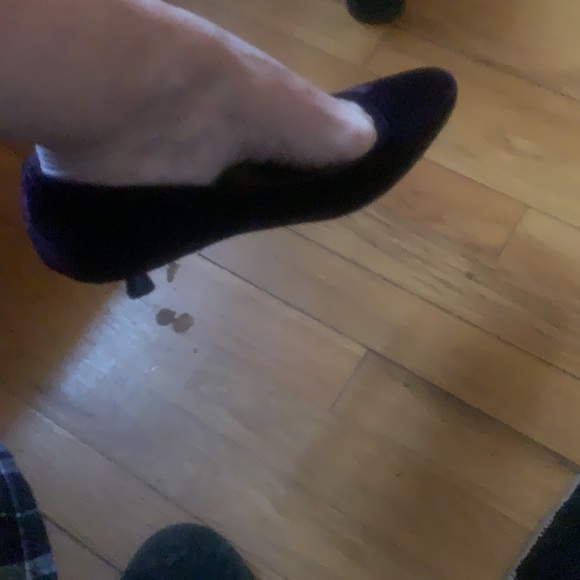 VINTAGE VERO CUOIO VELVET ITALIAN KITTEN HEEL PUMPS - Picture 2 of 7